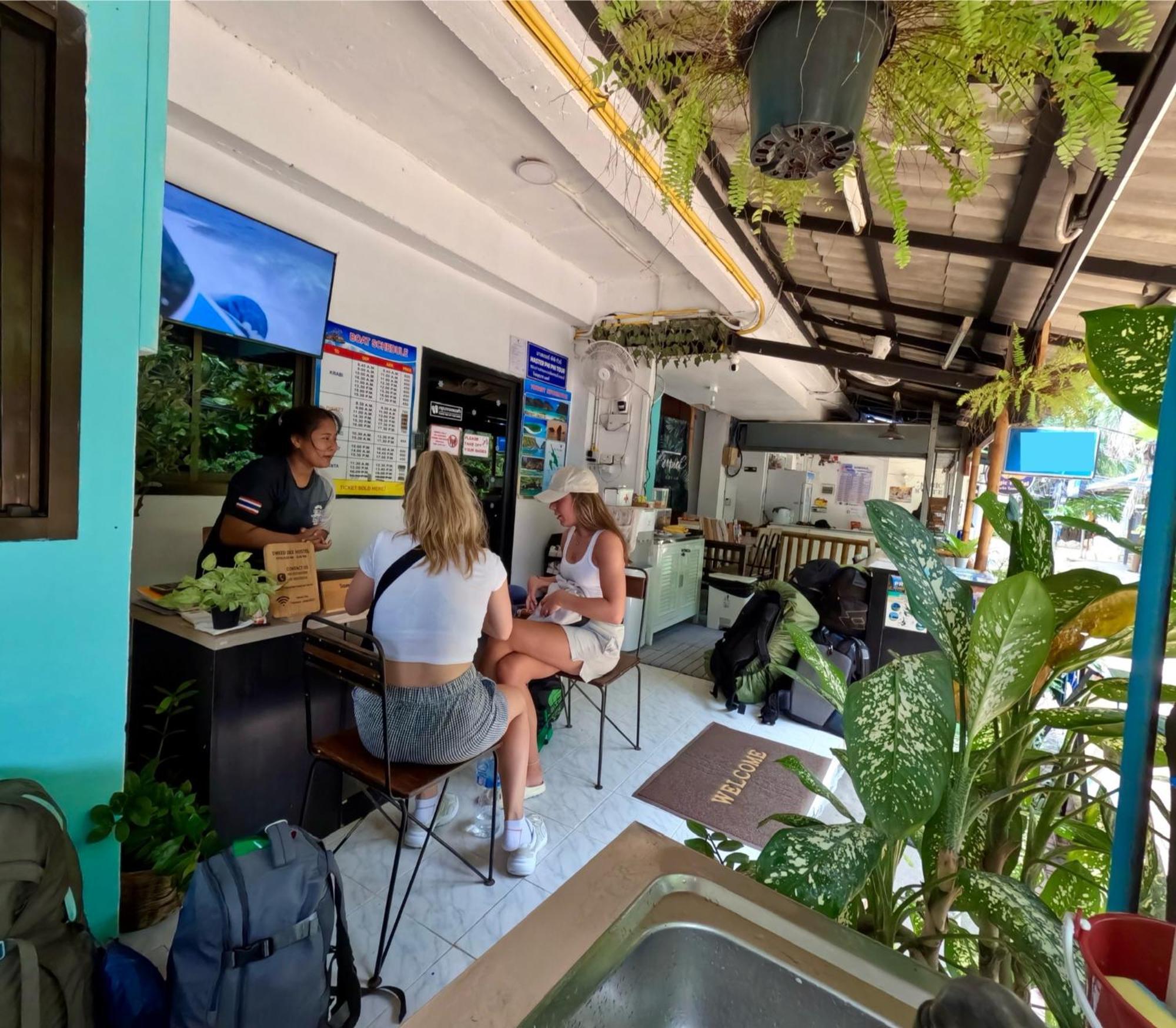 Sweed Dee Hostel Phi Phi Islands Esterno foto